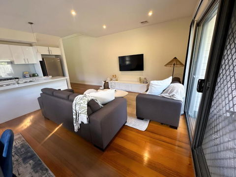 City & Beach Retreat - Accommodation Asia 2