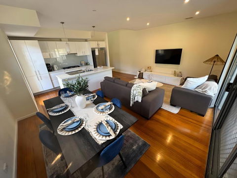 City & Beach Retreat - Accommodation Asia 0