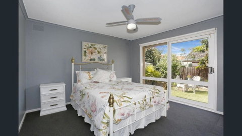 Cosy 4 Bedroom Holiday Home - Melbourne Airport - Accommodation Guide 0