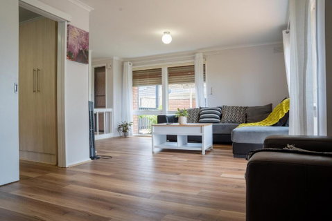 Cosy 4 Bedroom Holiday Home - Melbourne Airport - Accommodation Guide 1