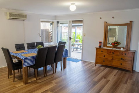 Cosy 4 Bedroom Holiday Home - Melbourne Airport - Accommodation Guide 2