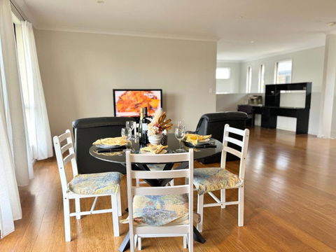 Cozy Share Suite In Coopers Plains - Double Room With Private Bathroom - Accommodation Guide 2