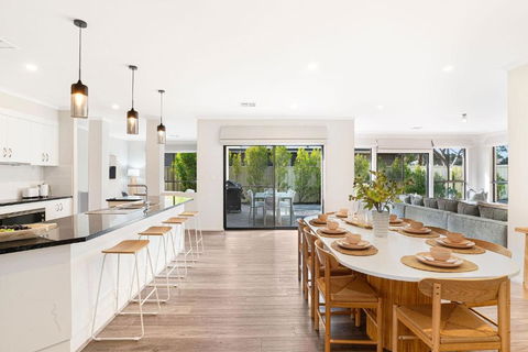 Crimson Ridge - Wines, Vines And Dine - Accommodation Asia 3