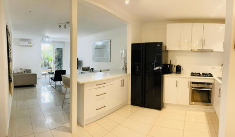 D101 Charming Apartment- Free Parking - Accommodation Asia 4