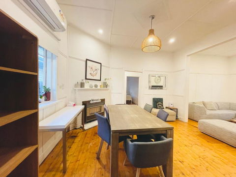 D114 Victorian Central Stay - Accommodation Guide 3