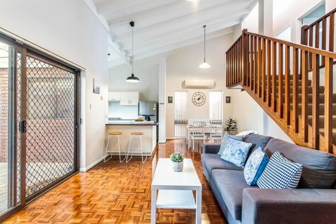 Delightful Getaway Steps From Attractions & Amenities - Accommodation Asia 4