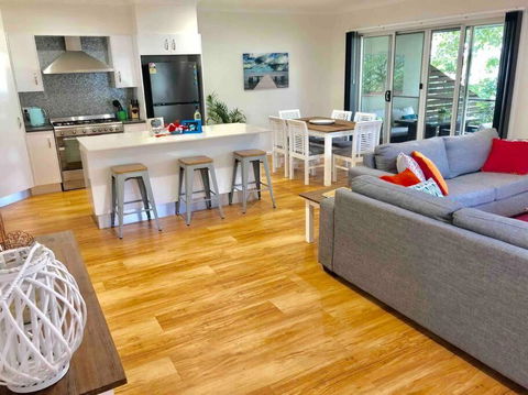 DELUXE Escape! Central, NEW & Spacious 3 Bed - Accommodation Guide 0