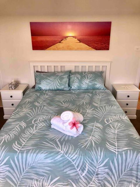 DELUXE Escape! Central, NEW & Spacious 3 Bed - Accommodation Guide 1