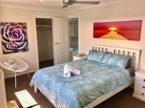 DELUXE Escape! Central, NEW & Spacious 3 Bed - Accommodation Guide 2
