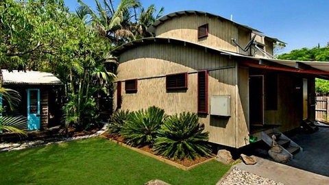 2b Manfred St - The Wave House - Accommodation Guide 0