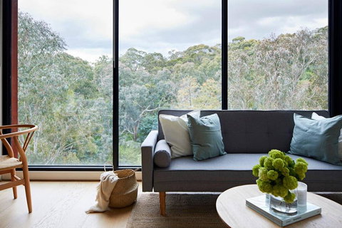 2BR Apt With Yarra River Views & Parking - Accommodation Asia 1