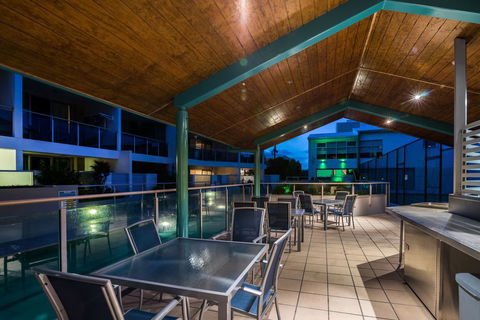 2BR Coolum Beach Escape , Courtyard, Pool, Spa, Tennis - Accommodation Asia 1