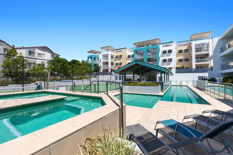 2BR Coolum Beach , Rooftop Terrace, Spa, Tennis, Pool - Accommodation Asia 3
