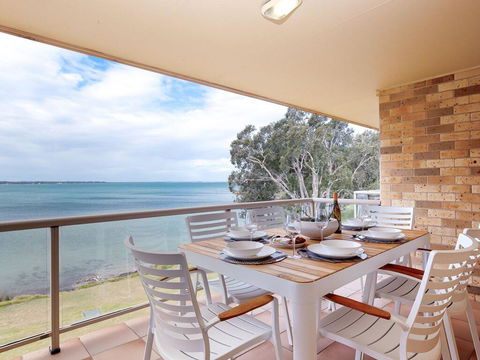 3 'Pelican Sands', 83 Soldiers Point Rd - Stunning Waterfront Unit With Magical Water Views & Air Conditioning - Accommodation Asia 0