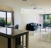 3 Bedroom Executive Luxury Beachside Townhouse - Accommodation Asia