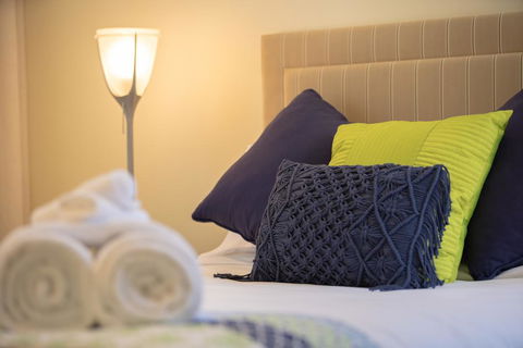 3 Bedroom Ultimate Luxury Waterfront - Accommodation Asia 2