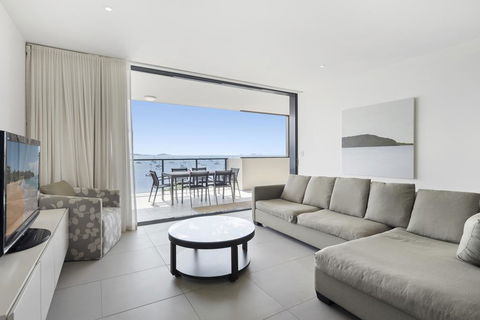3 Bedroom Ultimate Luxury Waterfront - Accommodation Asia 1
