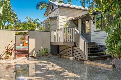 3 Little Pigs Holiday Home - Accommodation Guide 3