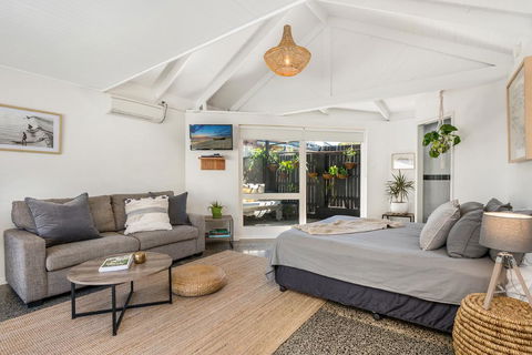 3 Little Pigs Holiday Home - Accommodation Guide 1