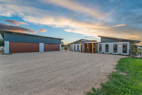 3 WISE MONKEYS, MANSFIELD - Accommodation Asia 2