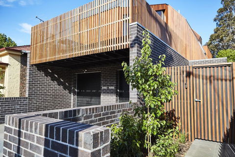 3-Bed House With Rooftop And Parking Near Yarra Park - Accommodation Guide 0