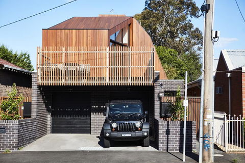 3-Bed House With Rooftop And Parking Near Yarra Park - Accommodation Guide 1