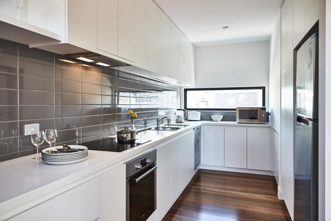 3-Bed House With Rooftop And Parking Near Yarra Park - Accommodation Guide 2