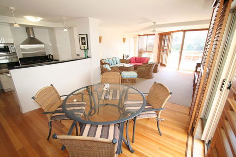 3/54 Lawson St - The Palms 3 - Accommodation Guide 2