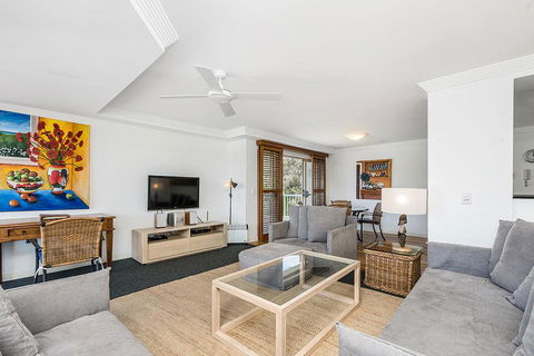 3/54 Lawson St - The Palms 3 - Accommodation Guide 0