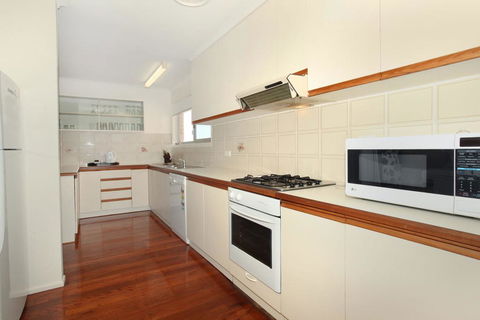 32 Barra Crescent, Coolum Beach. Bond 500, FOXTEL, WIFI, Linen Supplied - Accommodation Asia 3