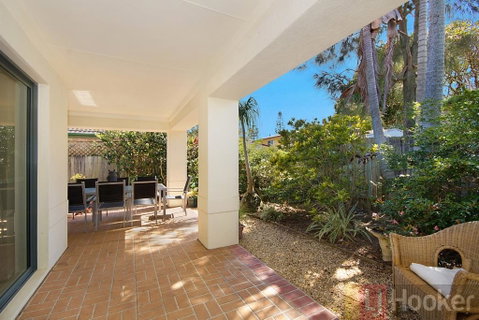 32 Beachside - Accommodation Guide 1