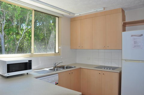 32/15 Rainbow Shores - Unit Overlooking Bushland With Shared Swimming Pool, Spa And Tennis Court - Accommodation Asia 2