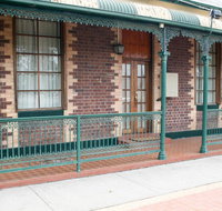 34 on Emily - Accommodation Guide