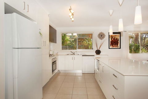 35 Santa Monica Avenue Coolum Beach, Pet Friendly, Linen Included - Accommodation Asia 3