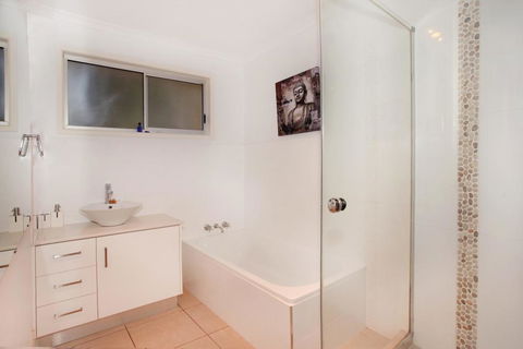 35 Santa Monica Avenue Coolum Beach, Pet Friendly, Linen Included - Accommodation Asia 1