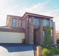 4 Bed 2 And A Half Bath Luxury Villa in Point Cook - Accommodation Asia
