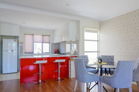 4/1 -5 Saint Kitts Place - Accommodation Guide 2