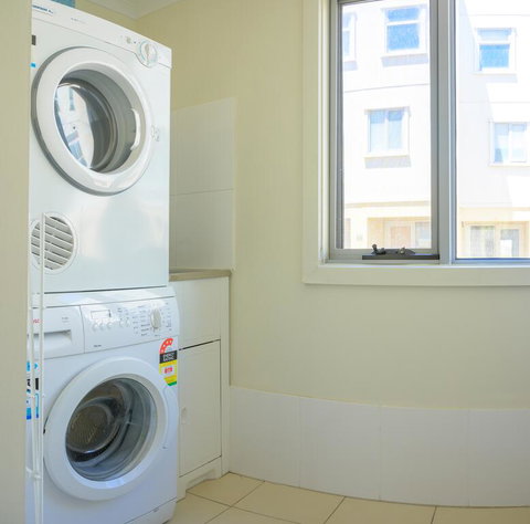 4/1 -5 Saint Kitts Place - Accommodation Guide 1