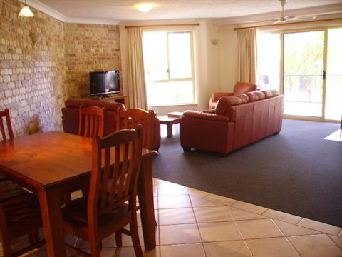 4/84 Lawson Street - Beach Haven 4 - Accommodation Guide 1