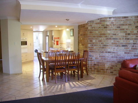 4/84 Lawson Street - Beach Haven 4 - Accommodation Guide 2
