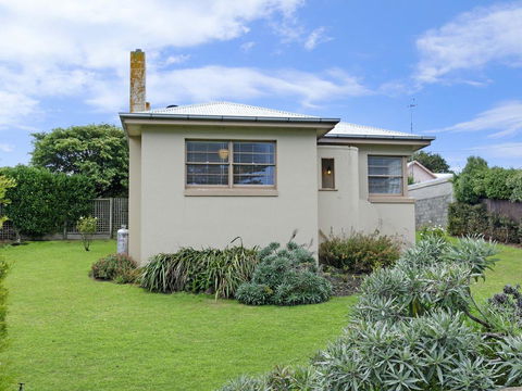 40 Campbell - Accommodation Guide 0