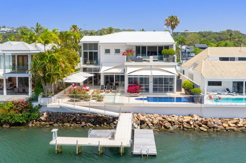 42 Noosa Parade - Accommodation Asia 0