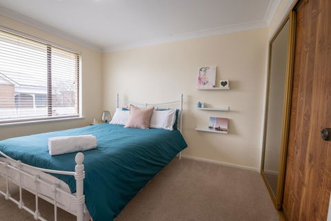 42 Rosemary Lane - Central Orange - Spacious Family Home - Quiet Lane - Accommodation Asia 2