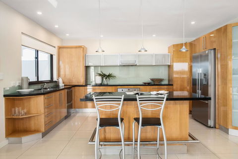 44 Noosa Parade - Accommodation Asia 3