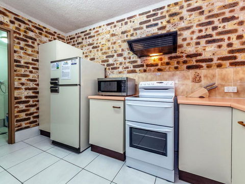 45 'Bay Parklands', 2 Gowrie Ave - Pool, Tennis Court, Spa & Across The Road To The Beach - Accommodation China 1