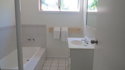 47 Yates St Nelly Bay - Accommodation China 1