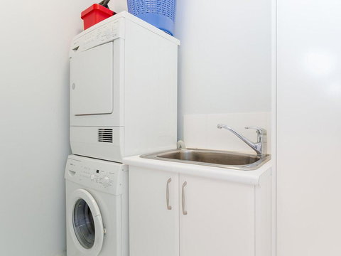 5 'The Outlook', 4 Ocean Parade - Overlooking Boat Harbour Beach And Ducted Air Conditioning - Accommodation Asia 1