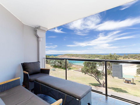 5 'The Outlook', 4 Ocean Parade - Overlooking Boat Harbour Beach And Ducted Air Conditioning - Accommodation Asia 0