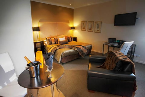 53 On Victoria - Accommodation Guide 3