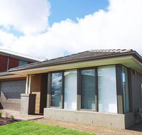 5Bed 2Bath Family House in Werribee - Accommodation Asia